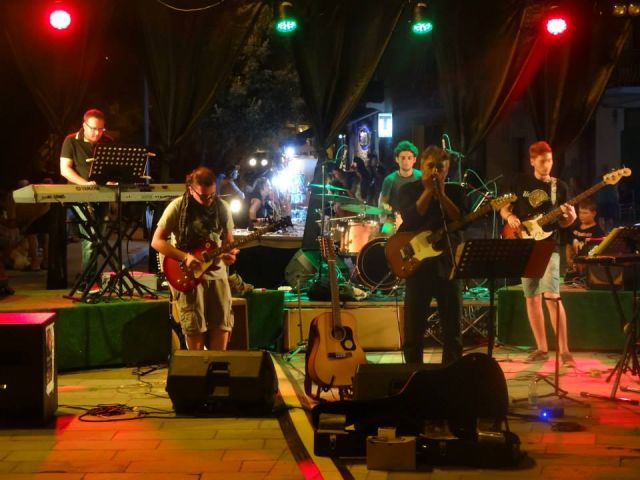 10489623_10203352252699587_3504654843258756253_n