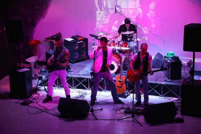 1376654_388918811211892_971415078_n